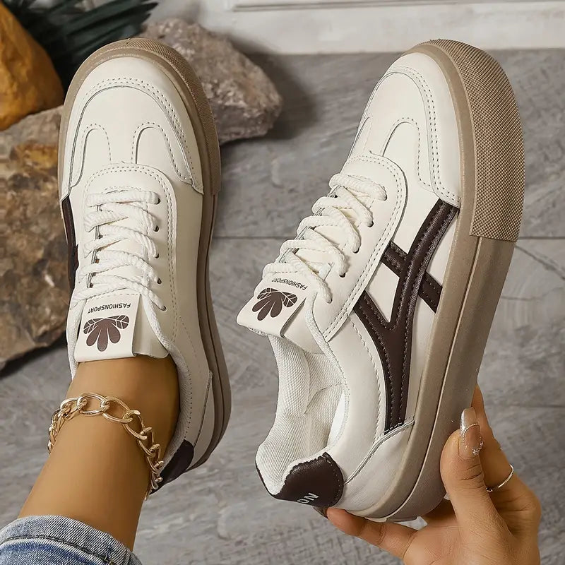 Women's Contrast Stripe Low Top Sneakers – Lace Up Round Toe Casual Shoes