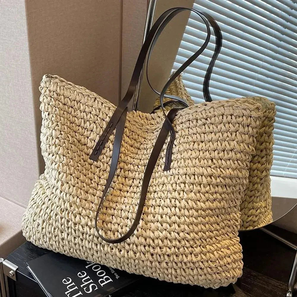 Women's Large Woven Straw Tote – Zip Top Flat Strap Summer Beach Holiday